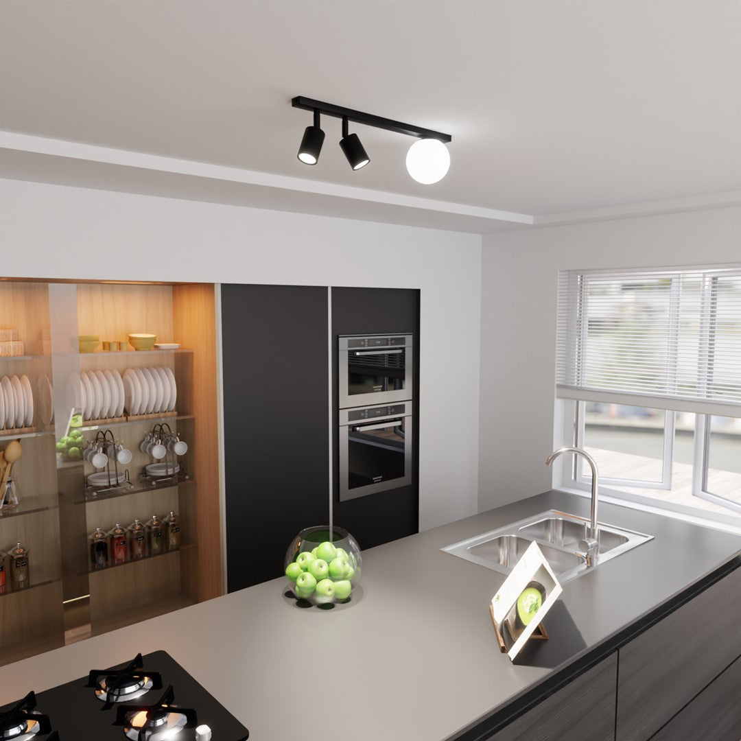 Seconde mise en ambiance cuisine, luminaire noir éclairant le plan de travail