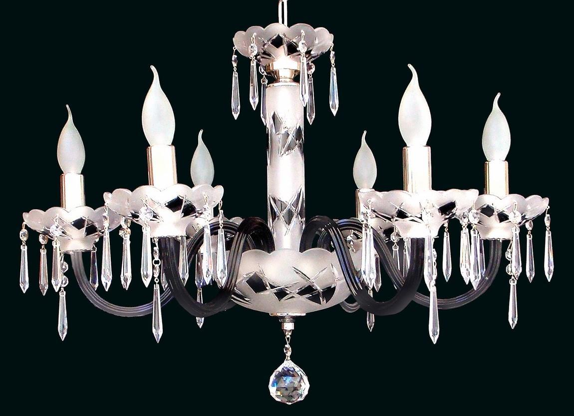 Lustre huit bras en verre blanc et noir avec pendeloques de cristal, vue de face