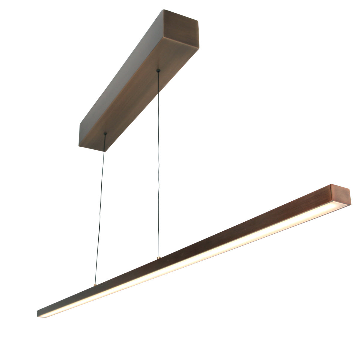 Vue de trois quarts du luminaire suspendu avec éclairage intégré sous la barre bronze.