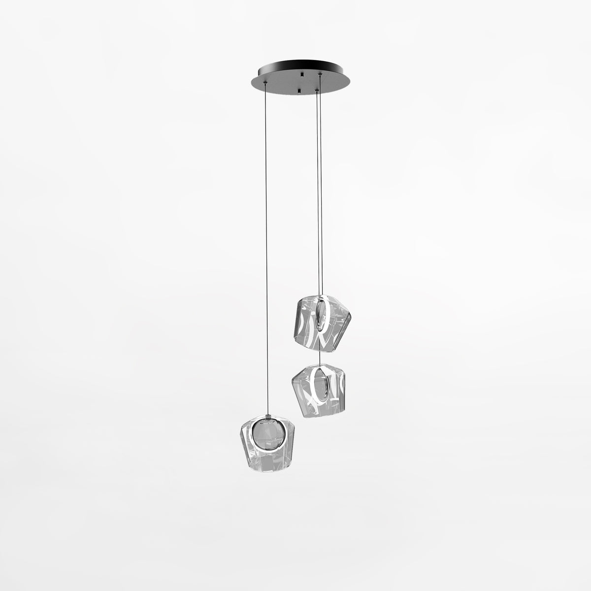 Photo produit du luminaire suspendu à trois abat-jour en verre transparent sur fond blanc.