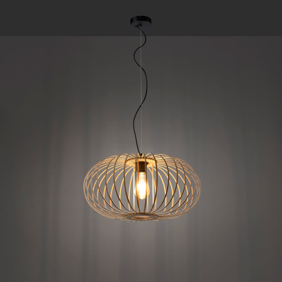 Luminaire allumé dans une pièce sombre, lumière chaude diffusée par l'ampoule.