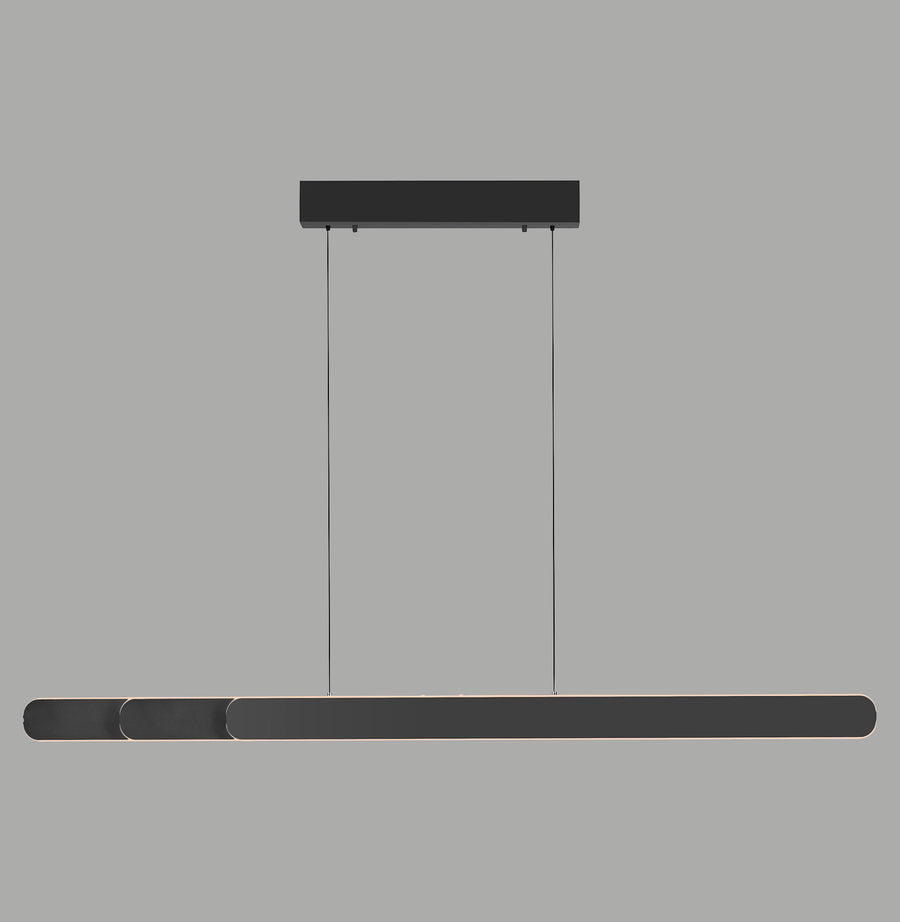 Suspension linéaire noire vue de face, câbles et pavillon rectangulaire sur fond gris neutre
