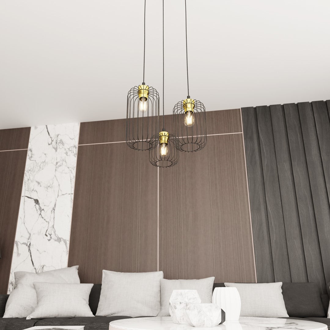 Vue en situation du même luminaire avec trois suspensions devant un décor contemporain.