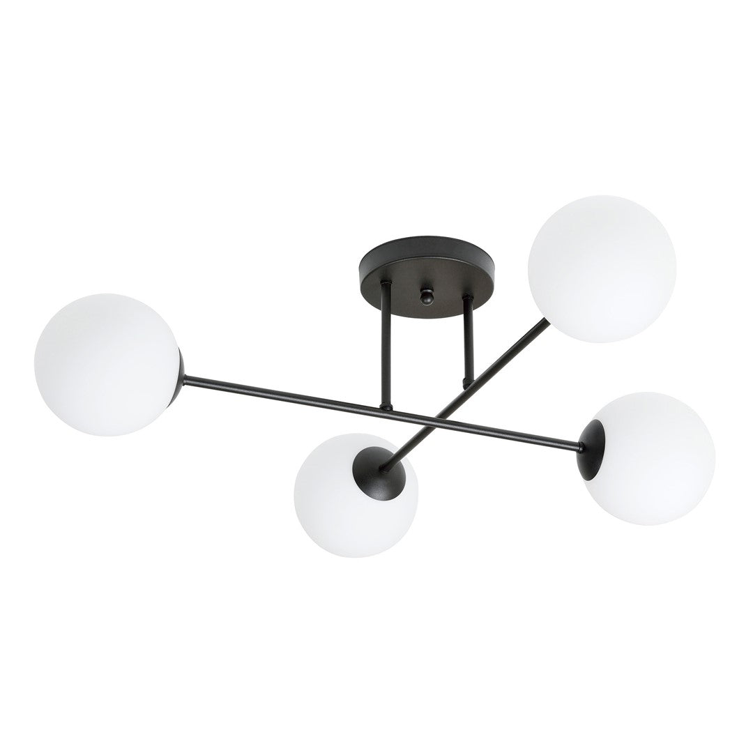 Plafonnier noir à quatre globes de verre opale, vu de face sur fond blanc