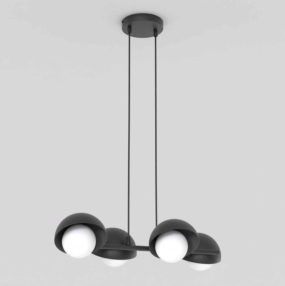 Suspension noire à quatre abat-jours demi-sphère et globes blancs, vue de face.