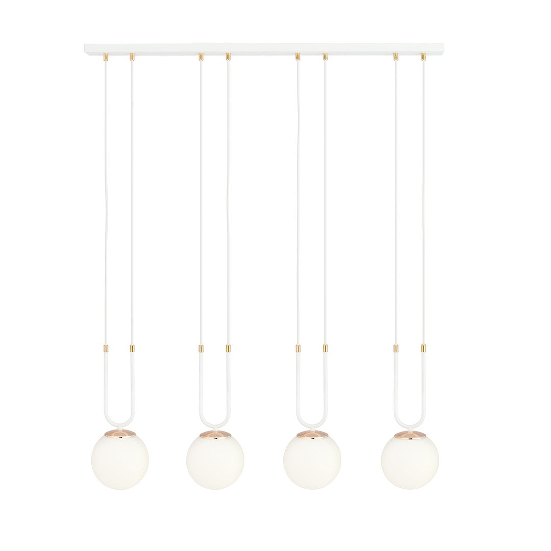 Vue de face du luminaire suspendu avec quatre globes de verre opale blanc