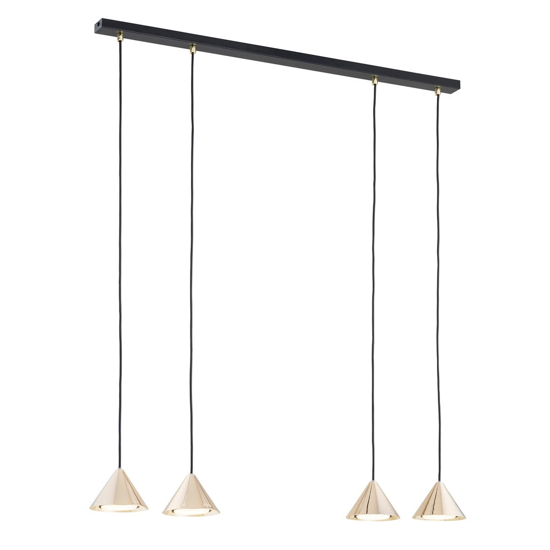 Suspension noire et dorée à quatre lumières, vue de face sur fond blanc.