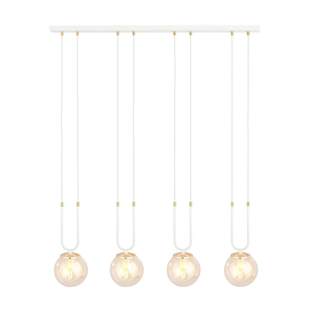 Vue de face du luminaire suspendu avec quatre globes en verre ambré.