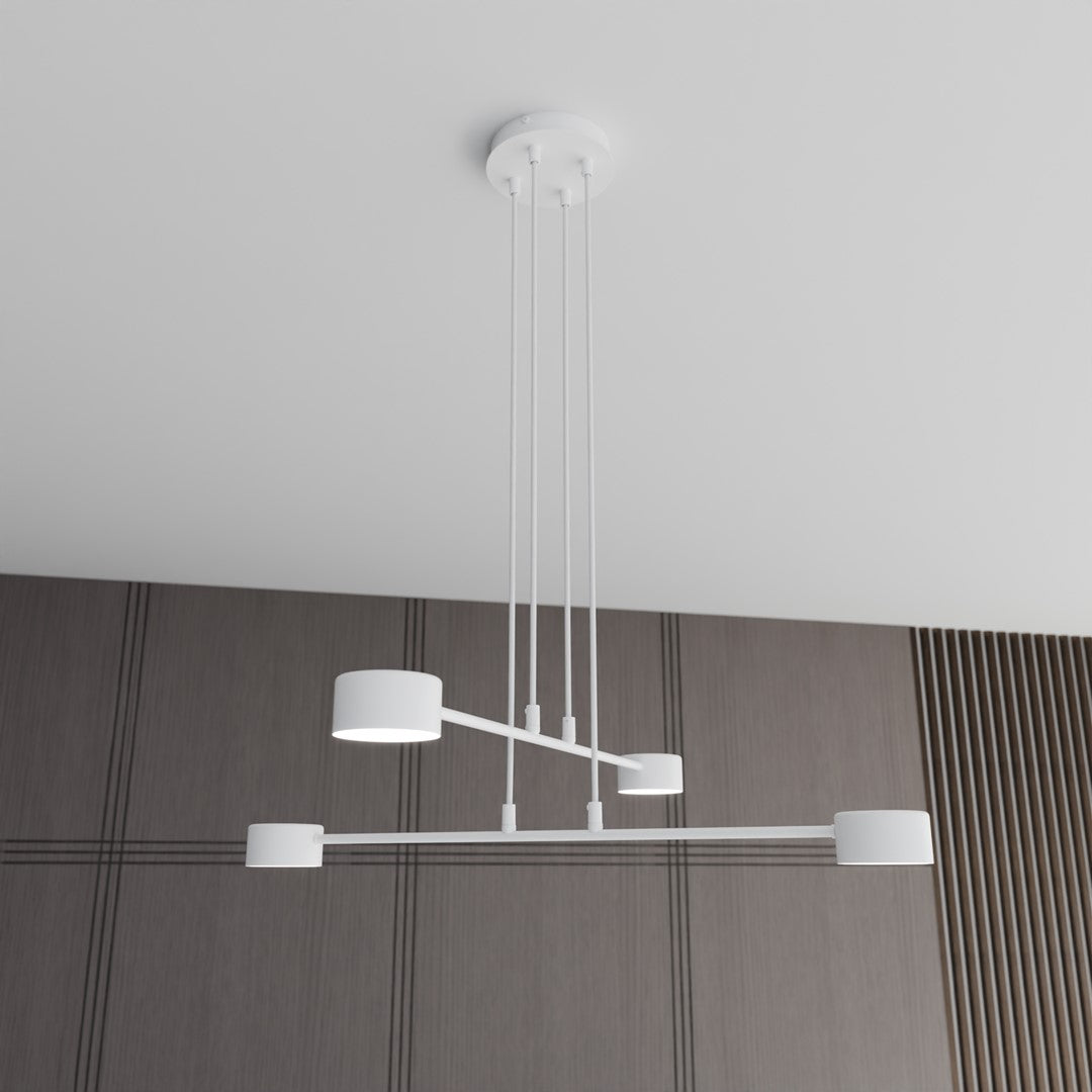 Mise en ambiance : suspension blanche devant un mur de bois strié