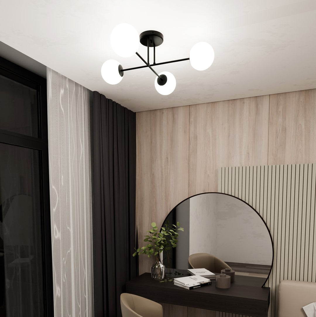 Ambiance de chambre avec rideaux foncés, le plafonnier éclairant bureau et miroir