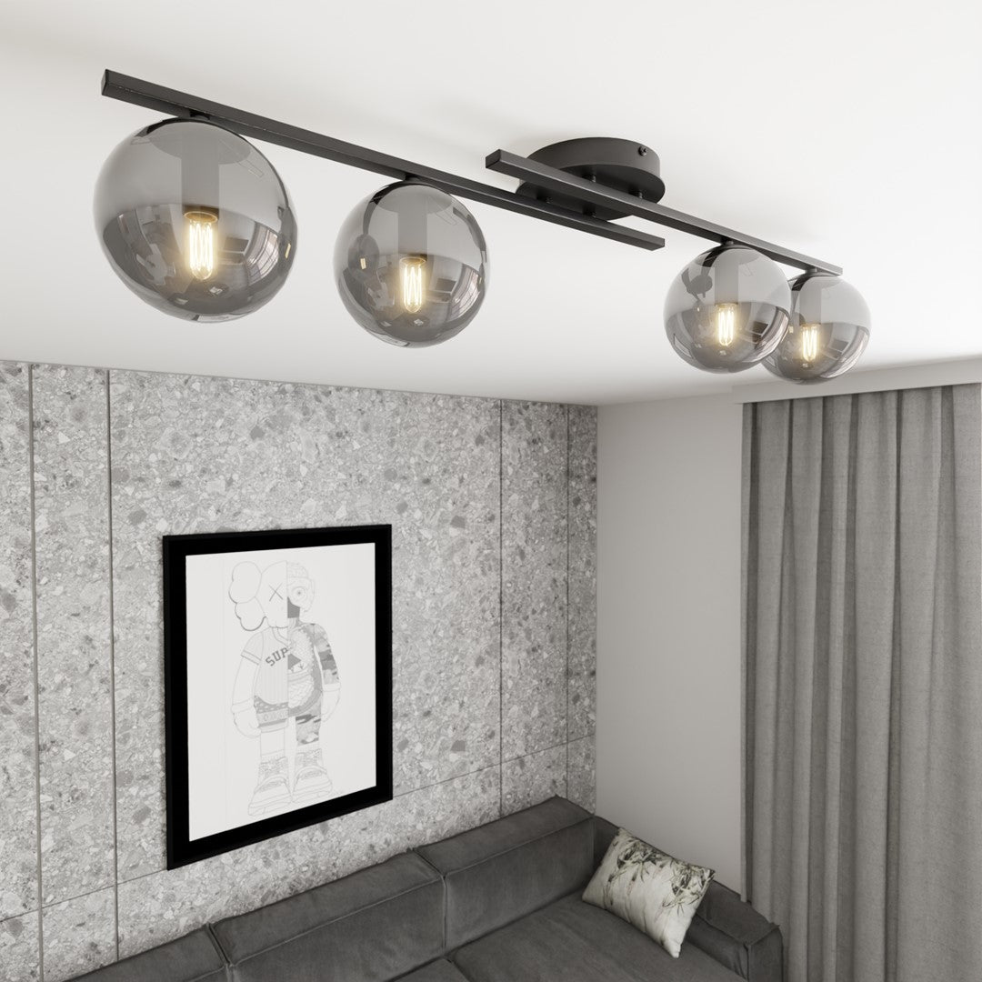 Vue en plongée du plafonnier au-dessus d'un canapé gris et d'un mur texturé.