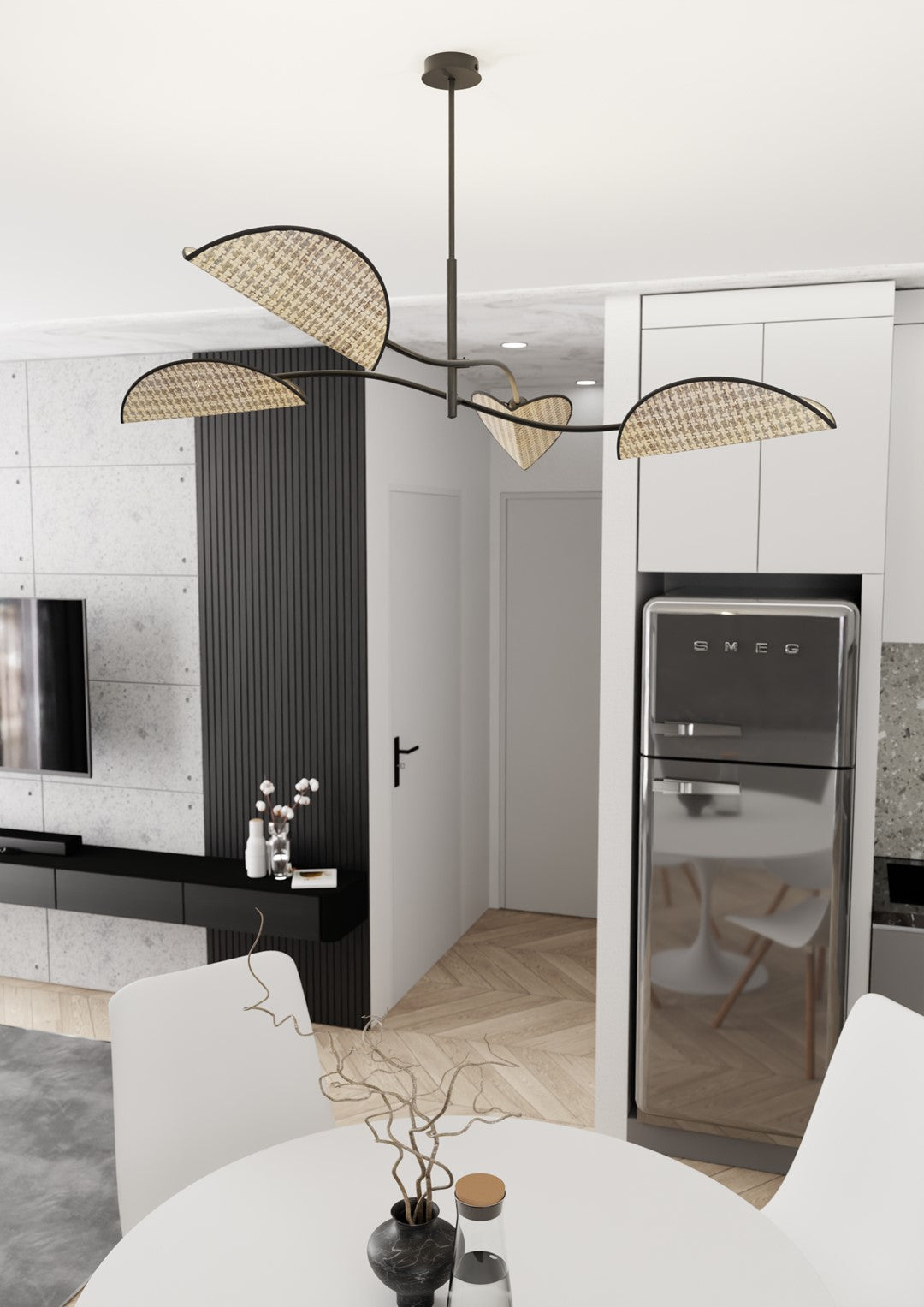 Vue en enfilade du luminaire suspendu dans un séjour cuisine, parquet chevrons et frigo
