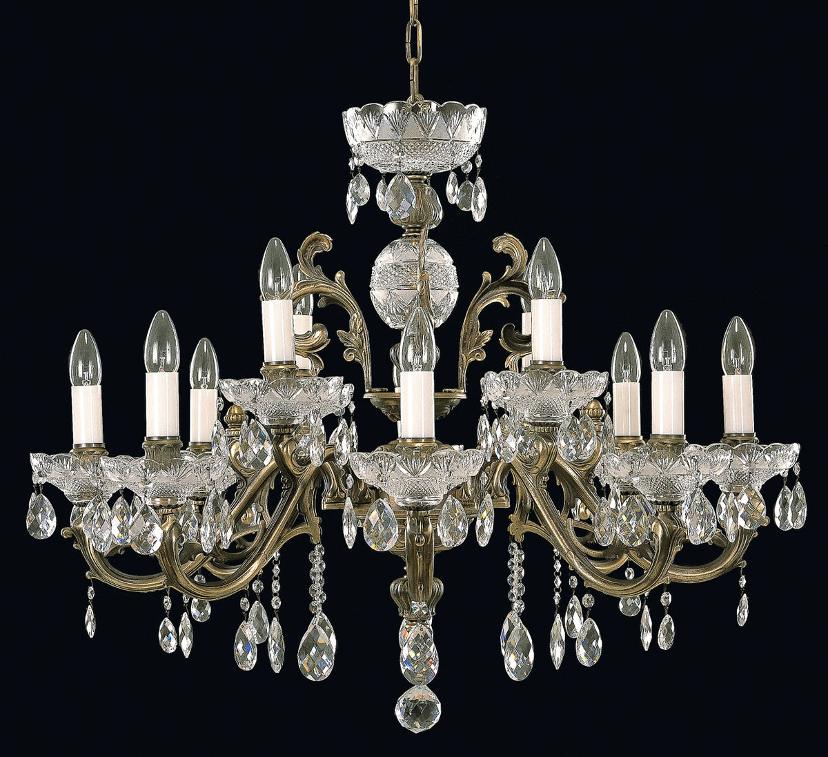 Lustre en laiton doré à dix bras, cristaux taillés suspendus, fond noir
