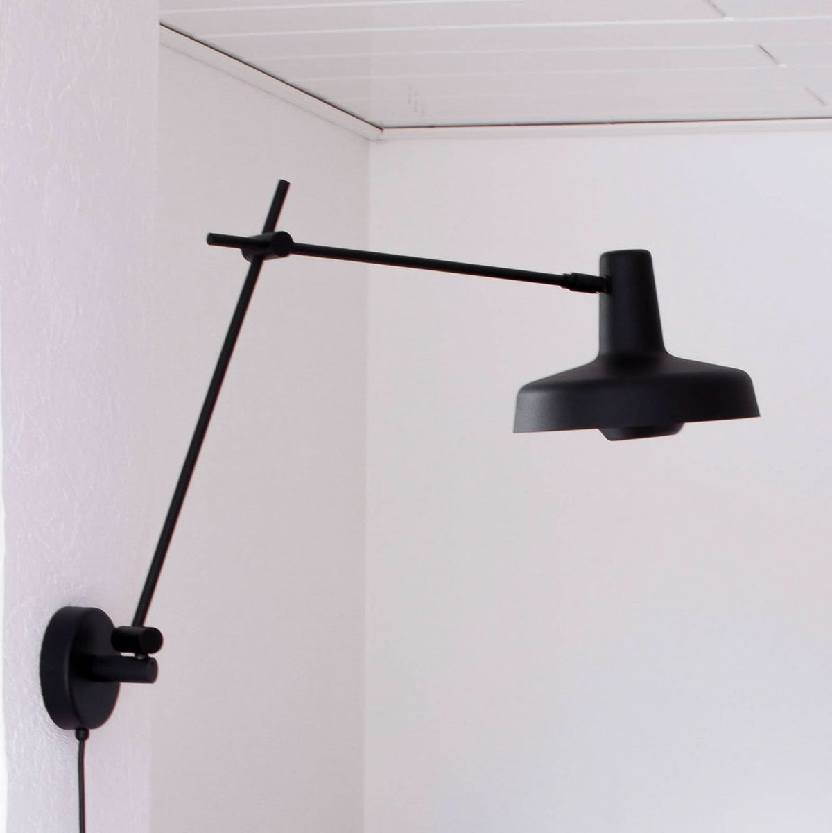 Applique murale Arigato en aluminium, noir, Ø 23 cm, 70 W