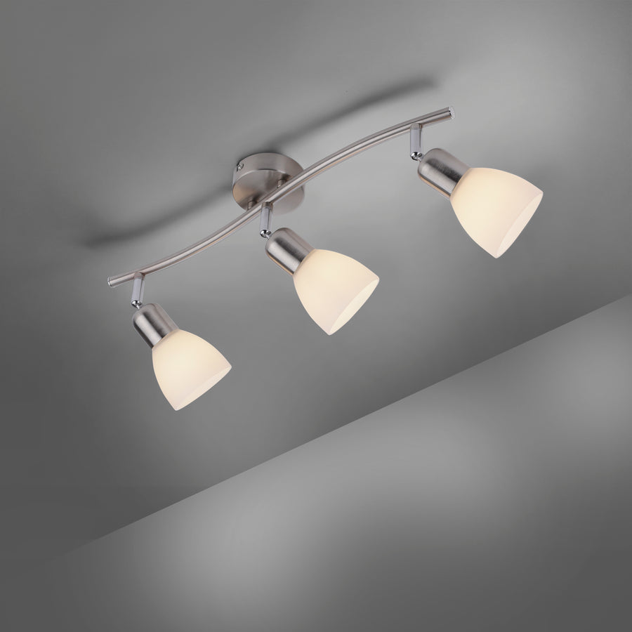 Vue du luminaire sur fond gris dégradé avec ombre portée, spots orientés vers le bas