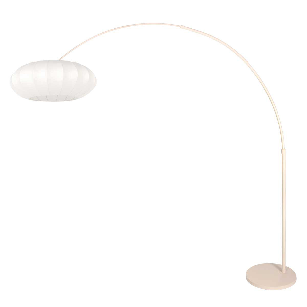 Vue inversée du lampadaire en arc, abat-jour suspendu vers la gauche