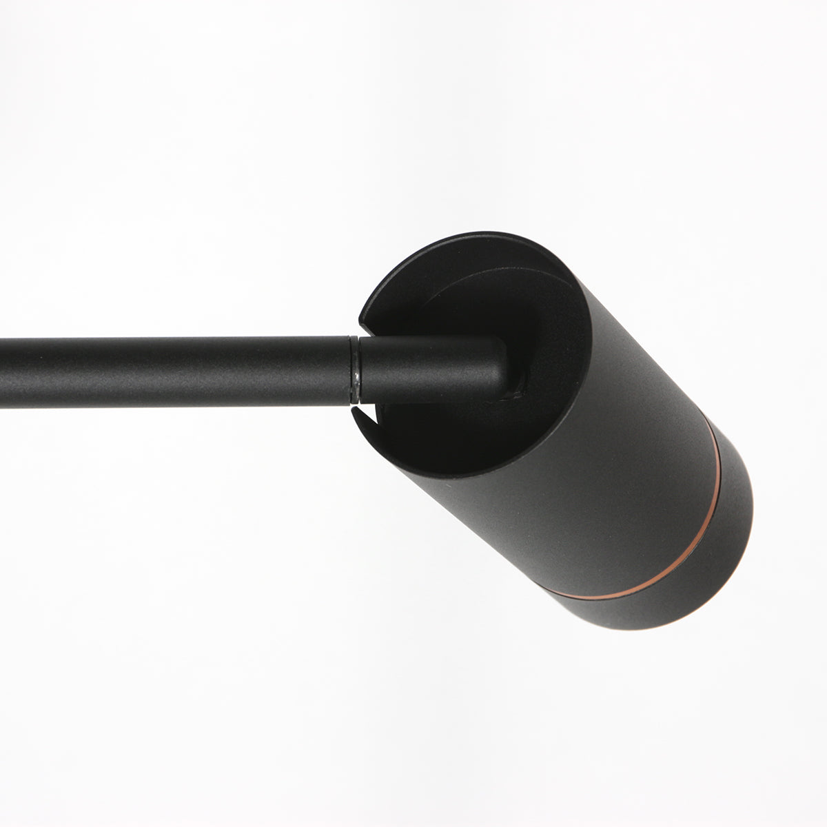 Détail de l'articulation de la tête inclinée, cylindre noir et joint cuivré