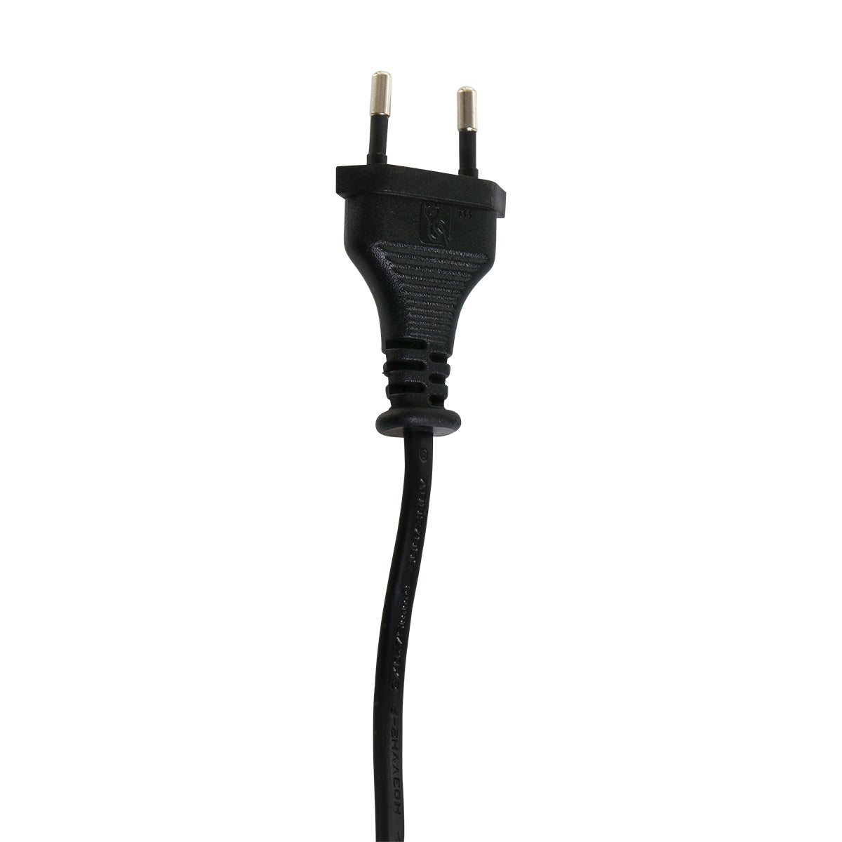 Gros plan sur la fiche électrique noire et son câble.