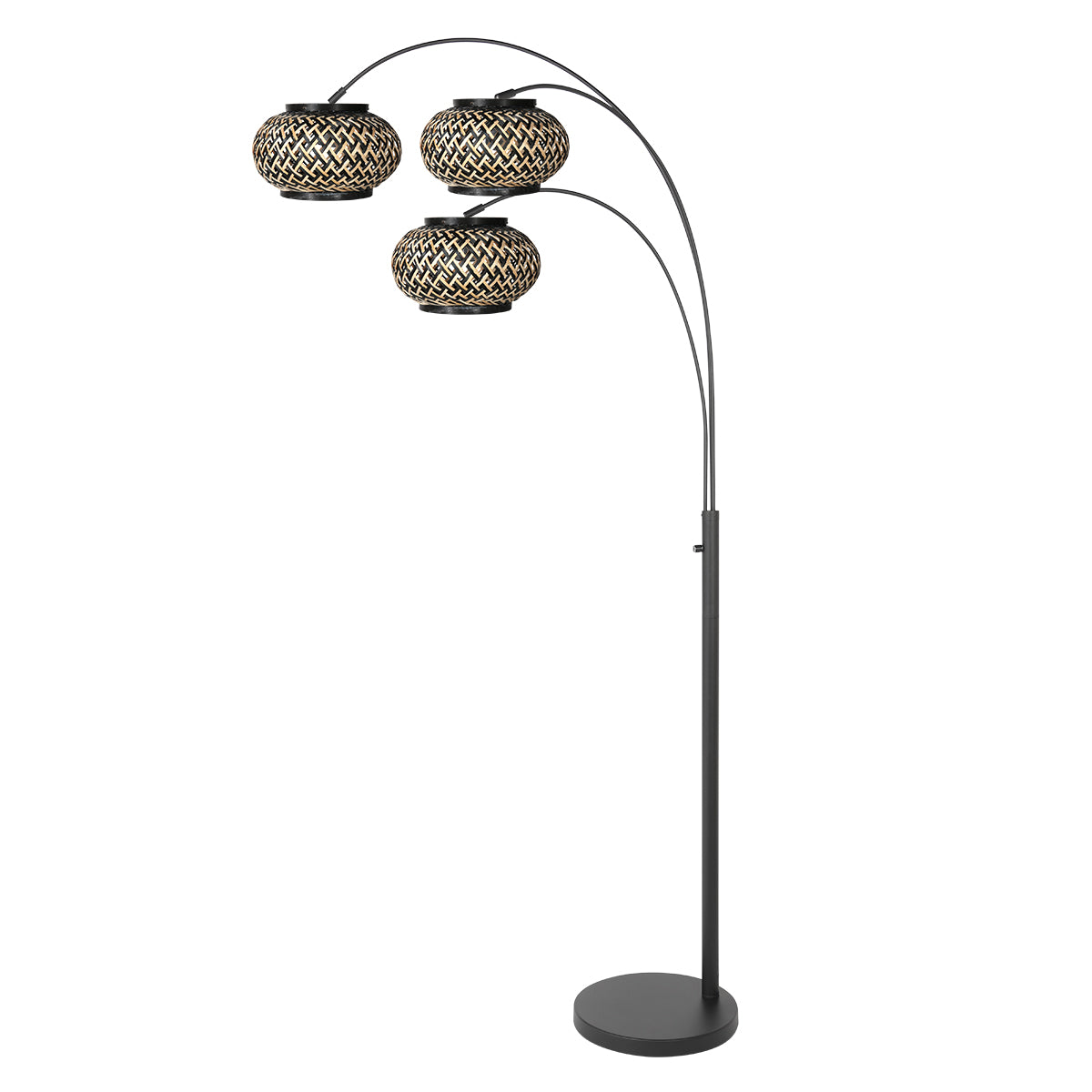 Vue en pied du lampadaire sur socle rond, trois globes tressés suspendus aux arcs