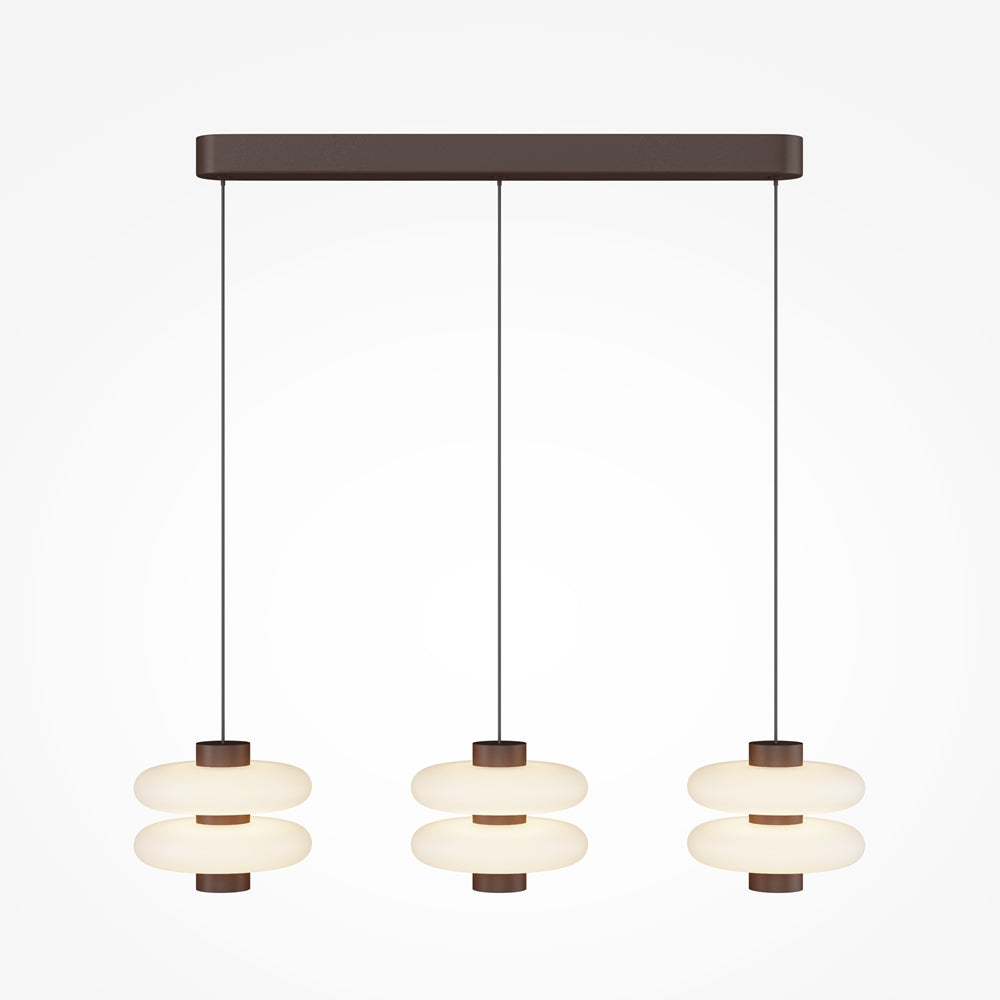 Suspension à trois modules identiques suspendus sous un bandeau brun rectangulaire