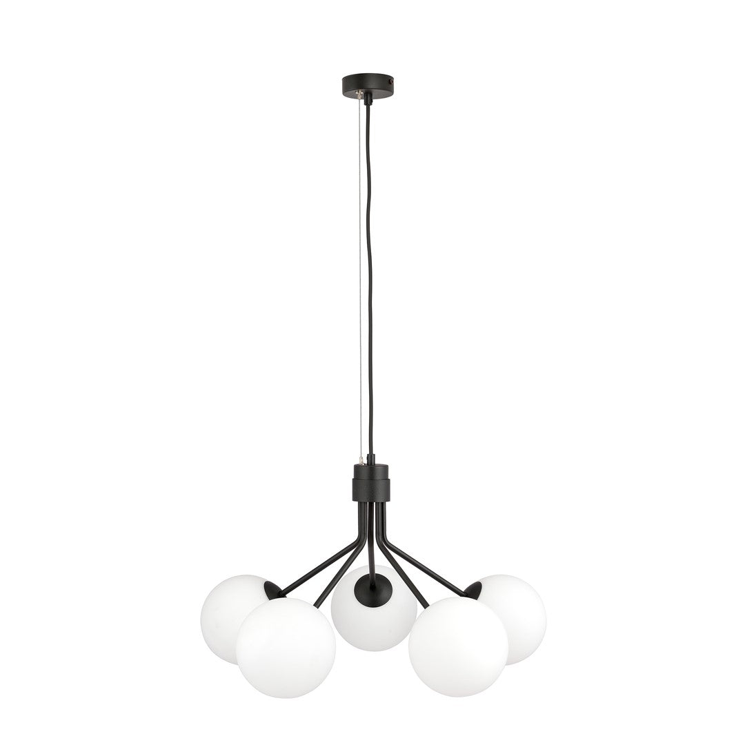 Vue de face du luminaire suspendu noir avec cinq diffuseurs sphériques opalins.