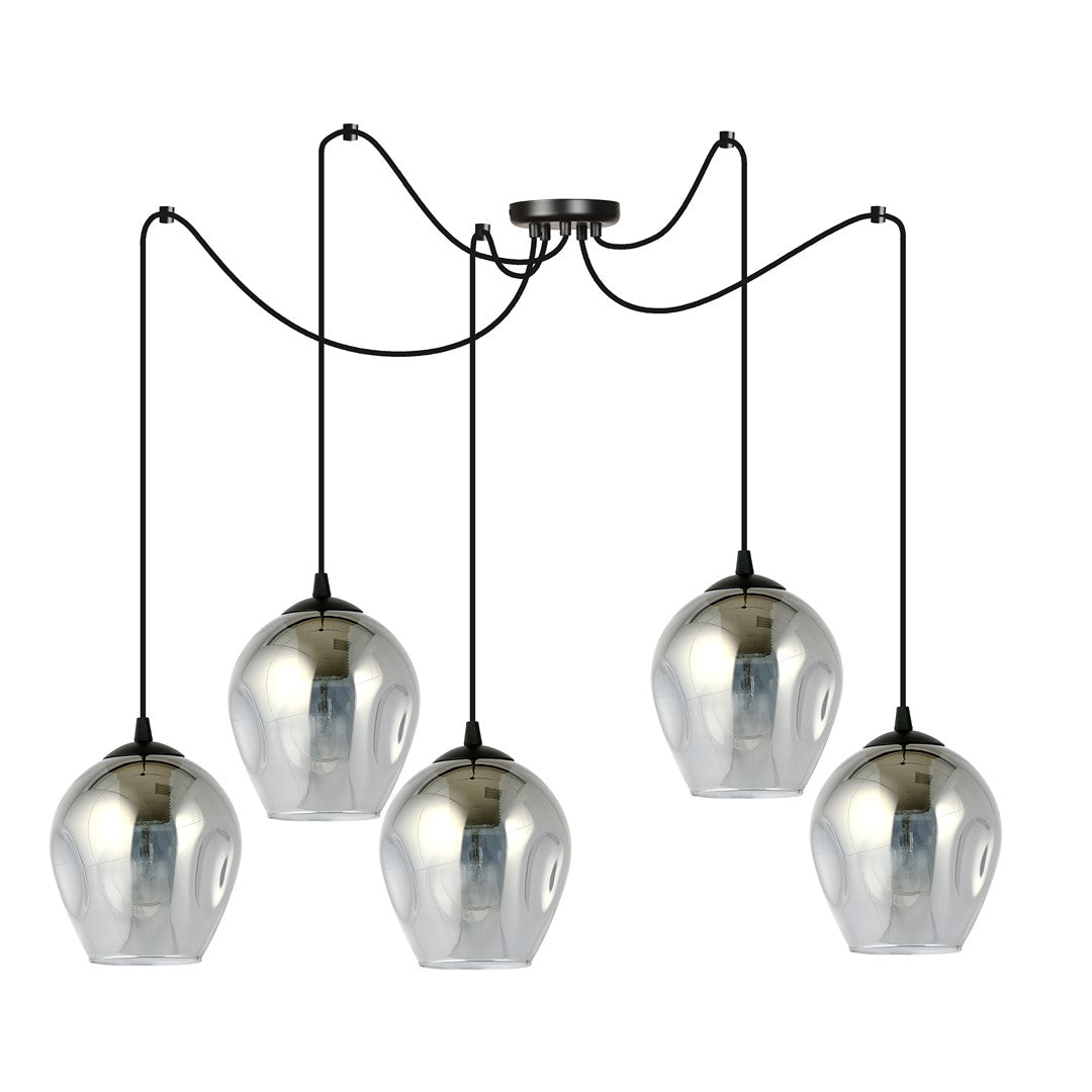 Vue du luminaire éteint, cinq globes en verre réfléchissant, câbles noirs et structure de suspension.