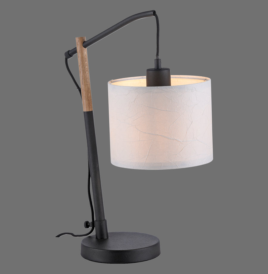 Lampe à poser noire et bois, abat-jour cylindrique en papier froissé, vue de profil
