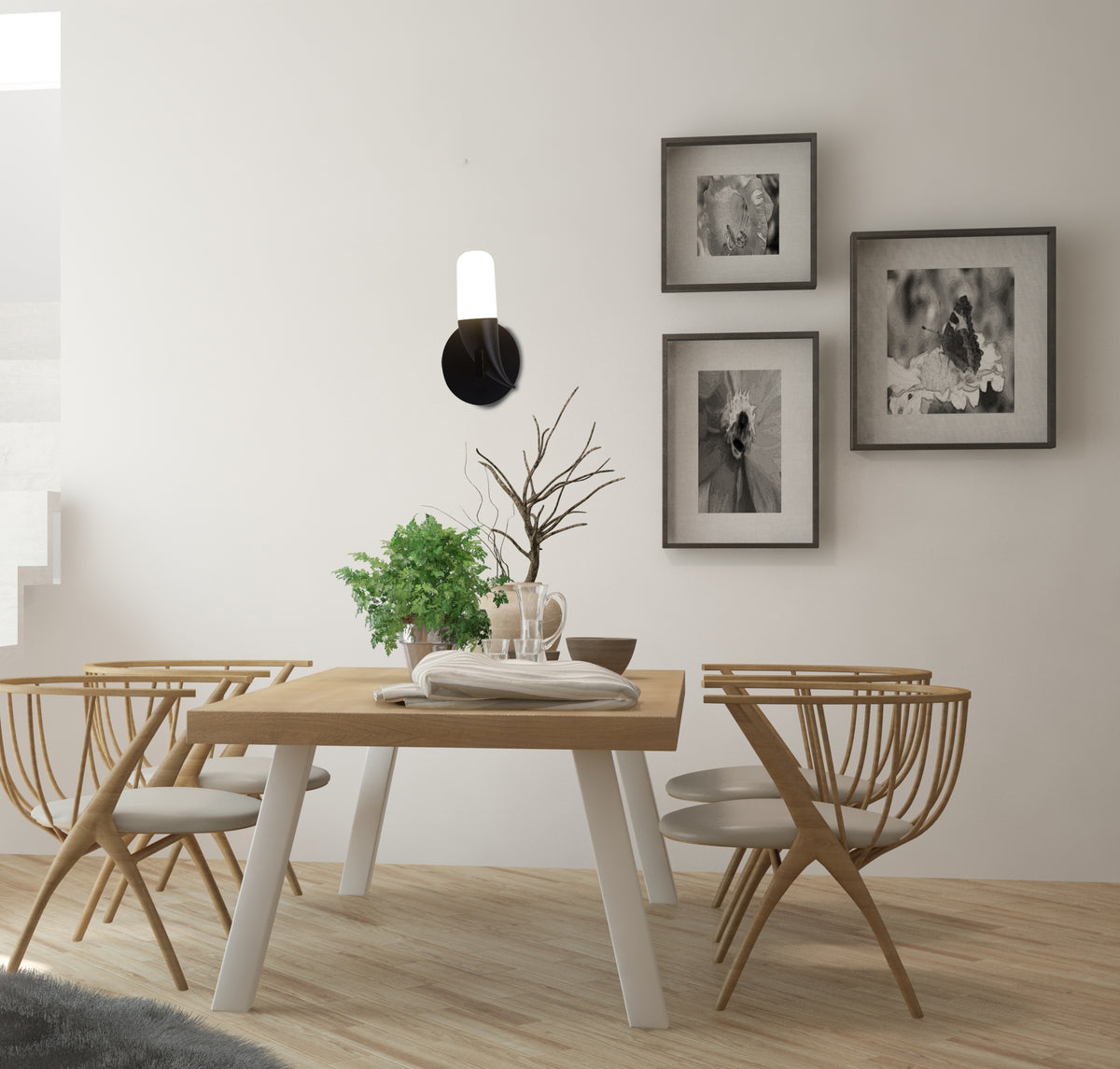 Mise en ambiance dans une salle à manger, applique fixée au mur au-dessus de la table