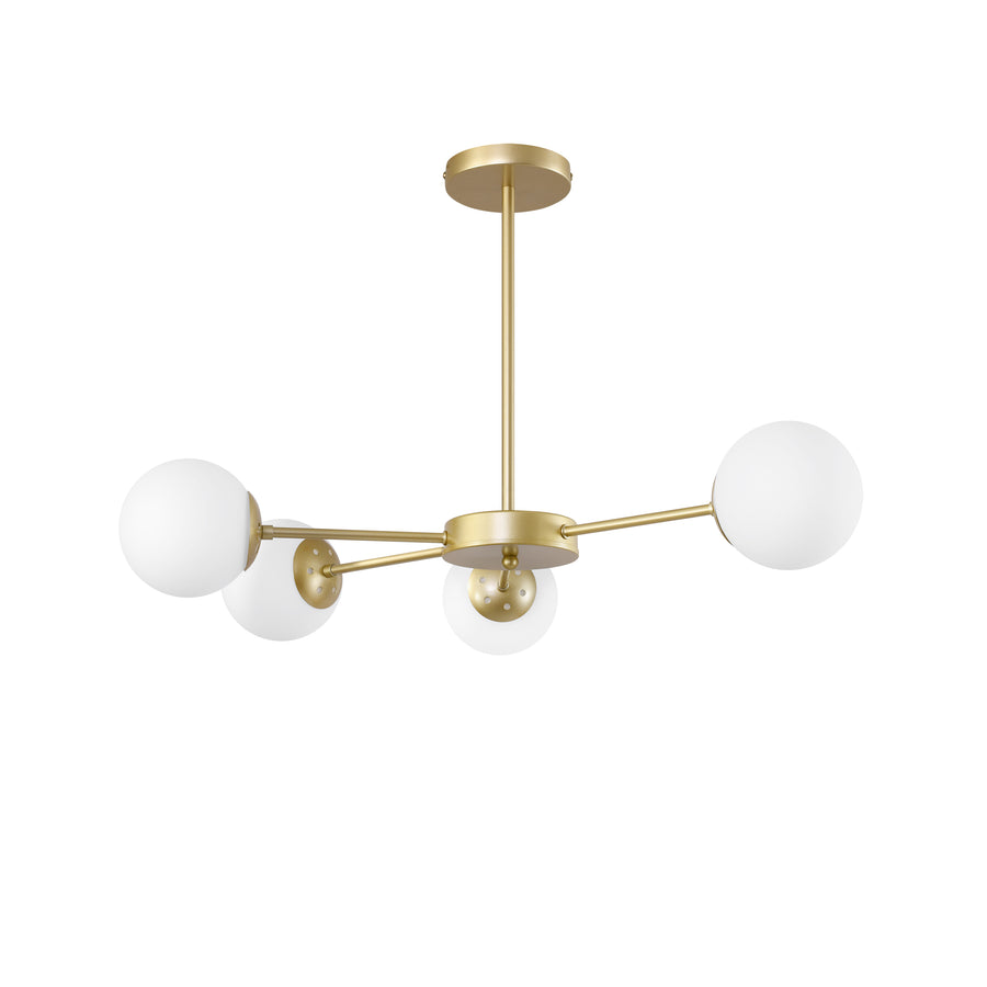 Autre vue du luminaire quatre lumières, bras en laiton et globes sphériques blancs.