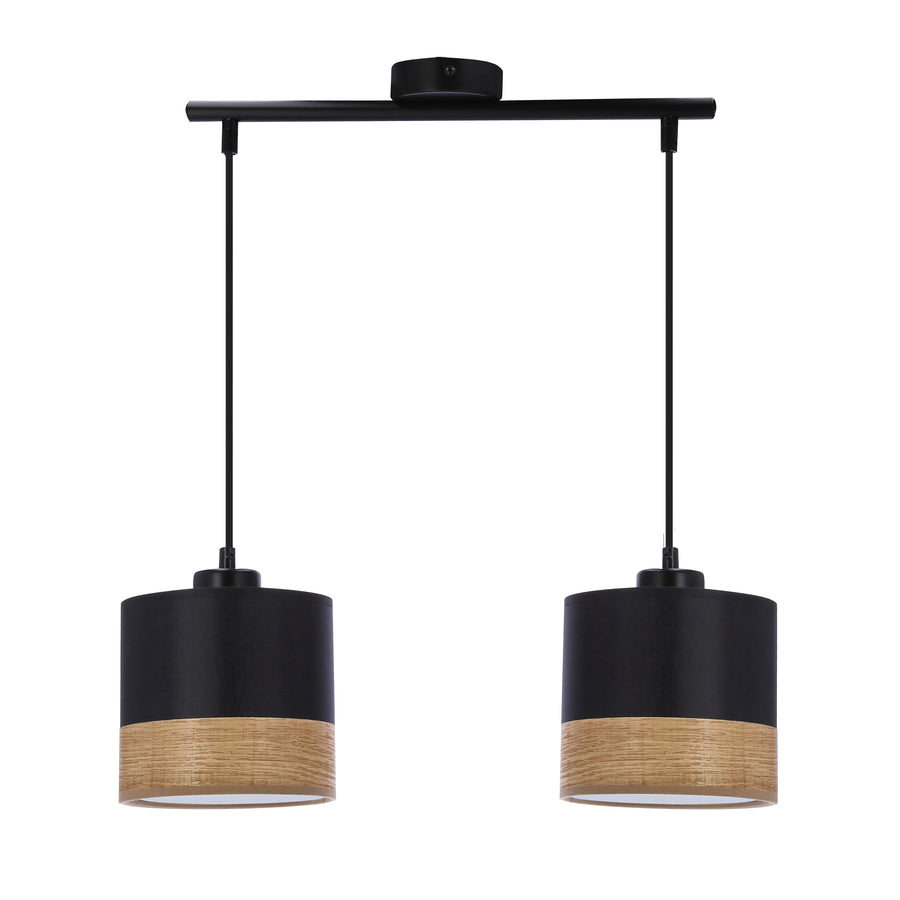 Vue de face d'une suspension deux lumières noire avec abat-jours cylindriques en bois.
