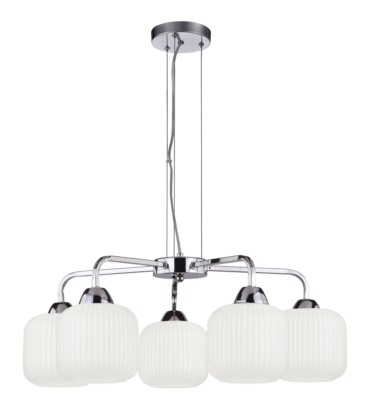 Suspension cinq lumières, verre blanc strié et structure chromée, vue de face sur fond blanc
