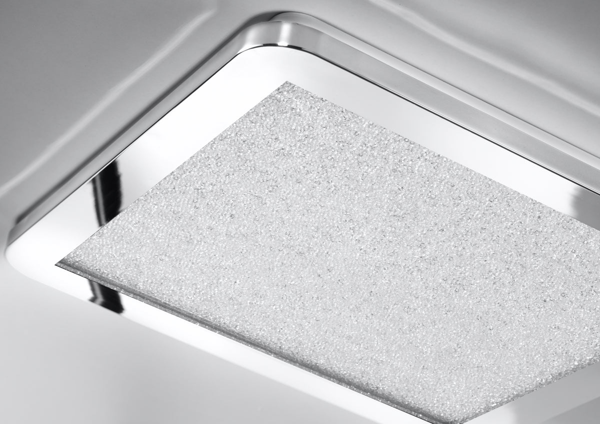 Détail du coin arrondi en chrome et de la surface granitée du diffuseur