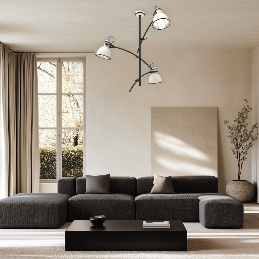 Vue du luminaire suspendu au-dessus d'un canapé anthracite dans un salon beige minimaliste