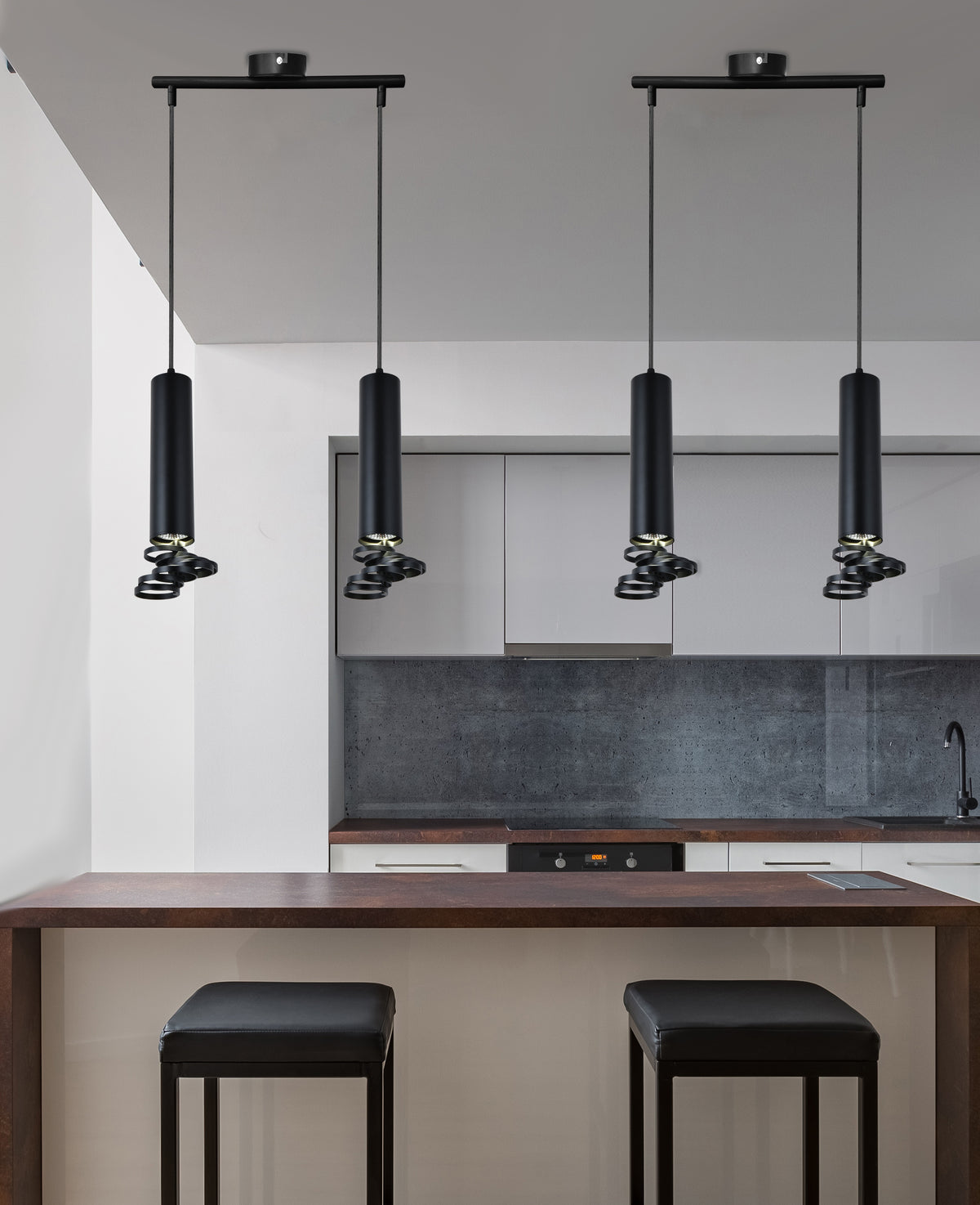 Alignement de suspensions noires au-dessus d'un comptoir de cuisine contemporain