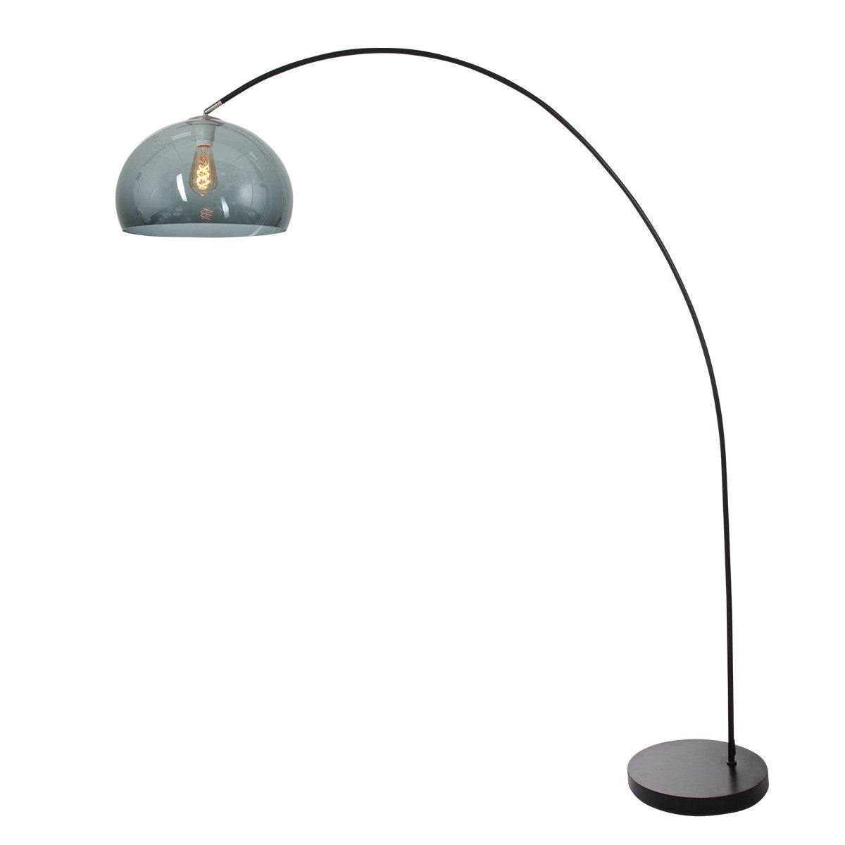 Vue entière du lampadaire courbé, abat-jour en verre gris translucide orienté vers la gauche.