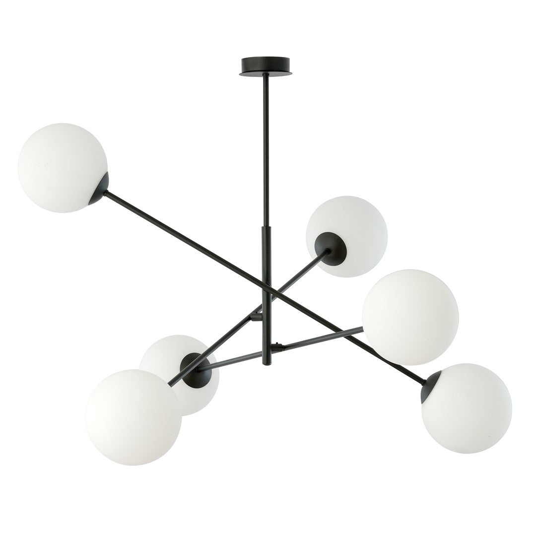 Suspension noire à six globes opale, bras croisés, vue de face sur fond blanc.