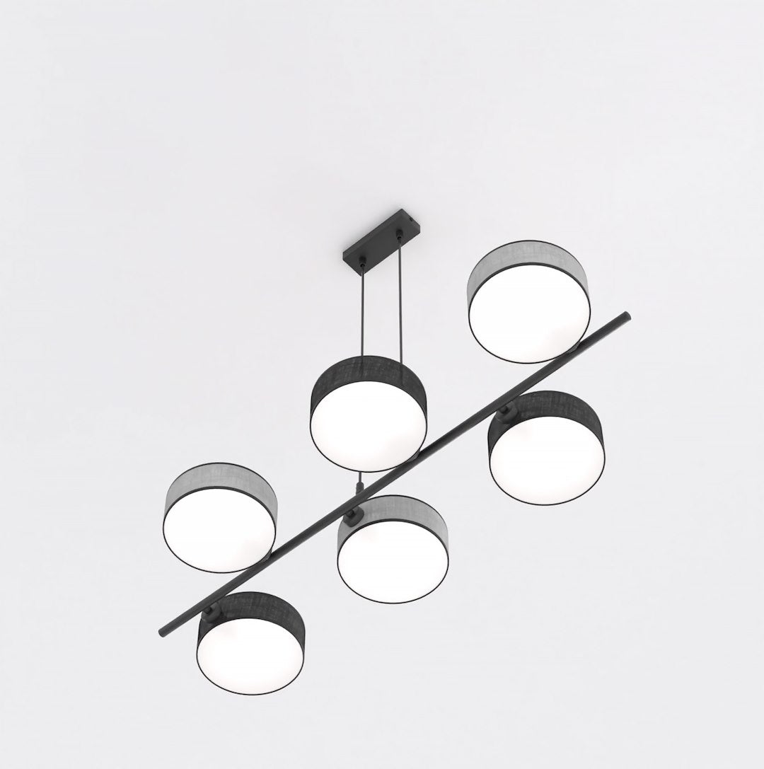 Vue rapprochée du luminaire vu de dessous, mettant en valeur la structure
