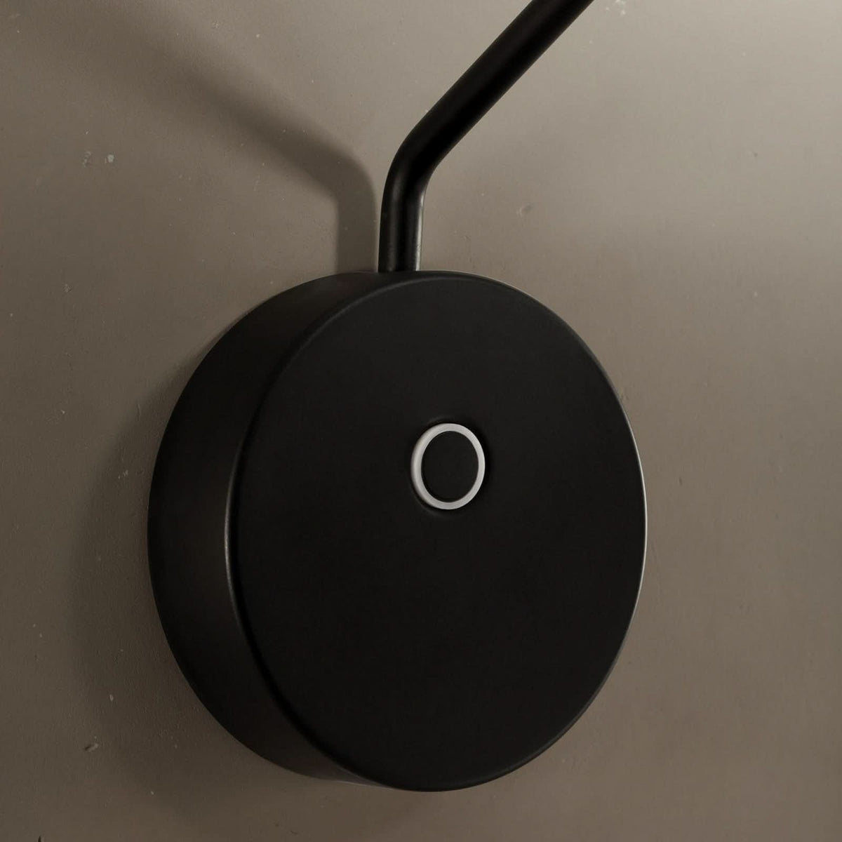 Applique murale LED Invisible 2 700 en aluminium, noir, Ø 12 cm