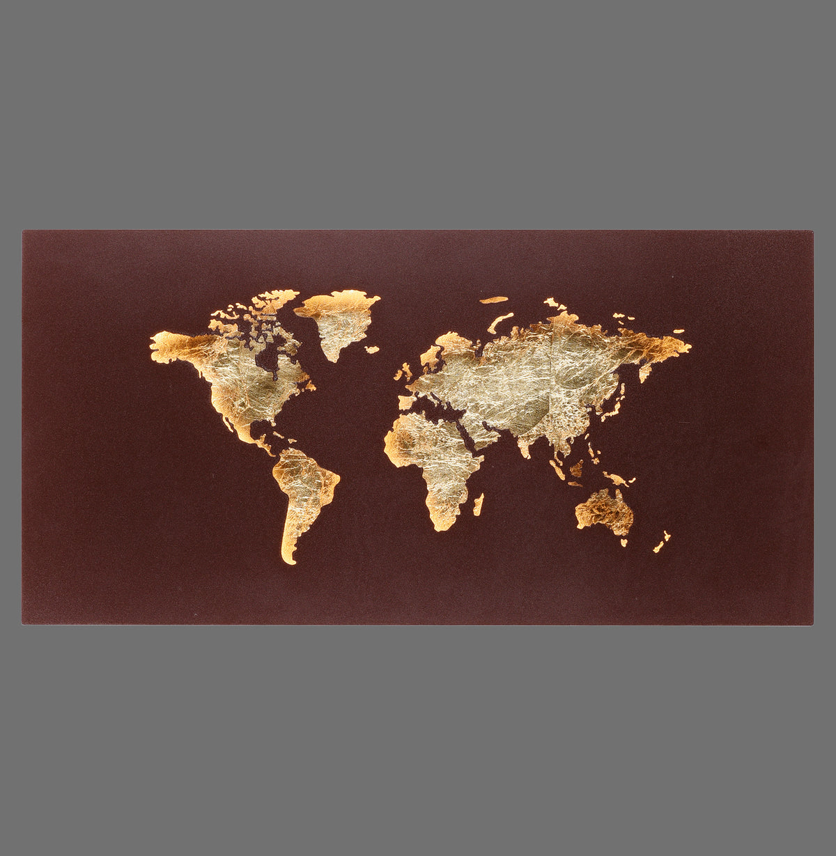 Panneau rectangulaire rouille sculpté d'une carte du monde dorée, vue de face