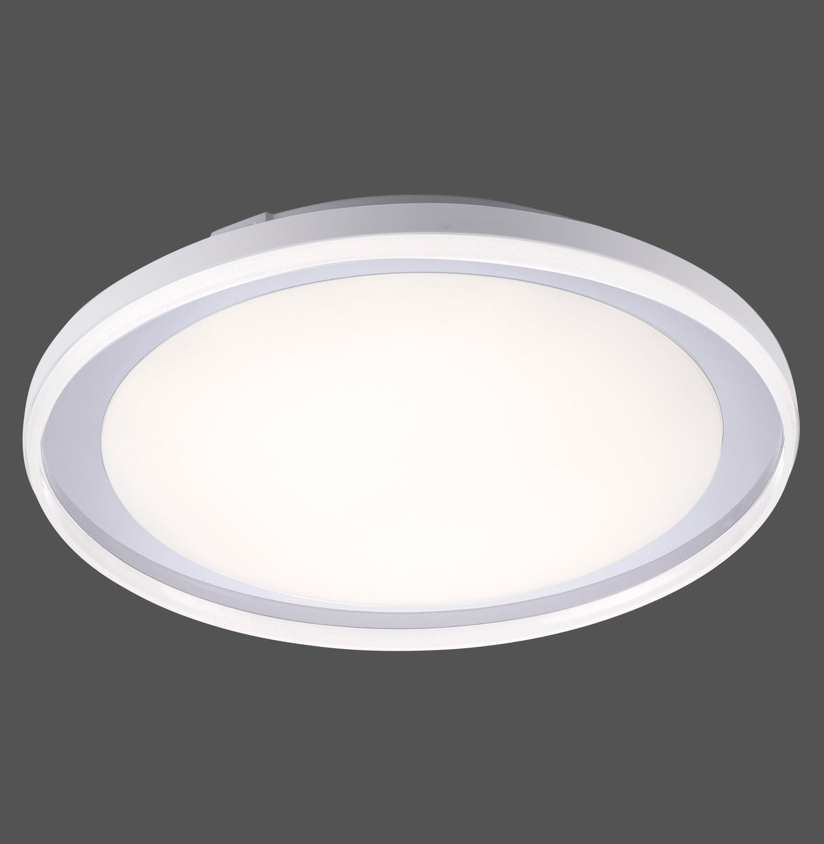 Vue de face du plafonnier rond chromé avec diffuseur blanc et cerclage argenté.