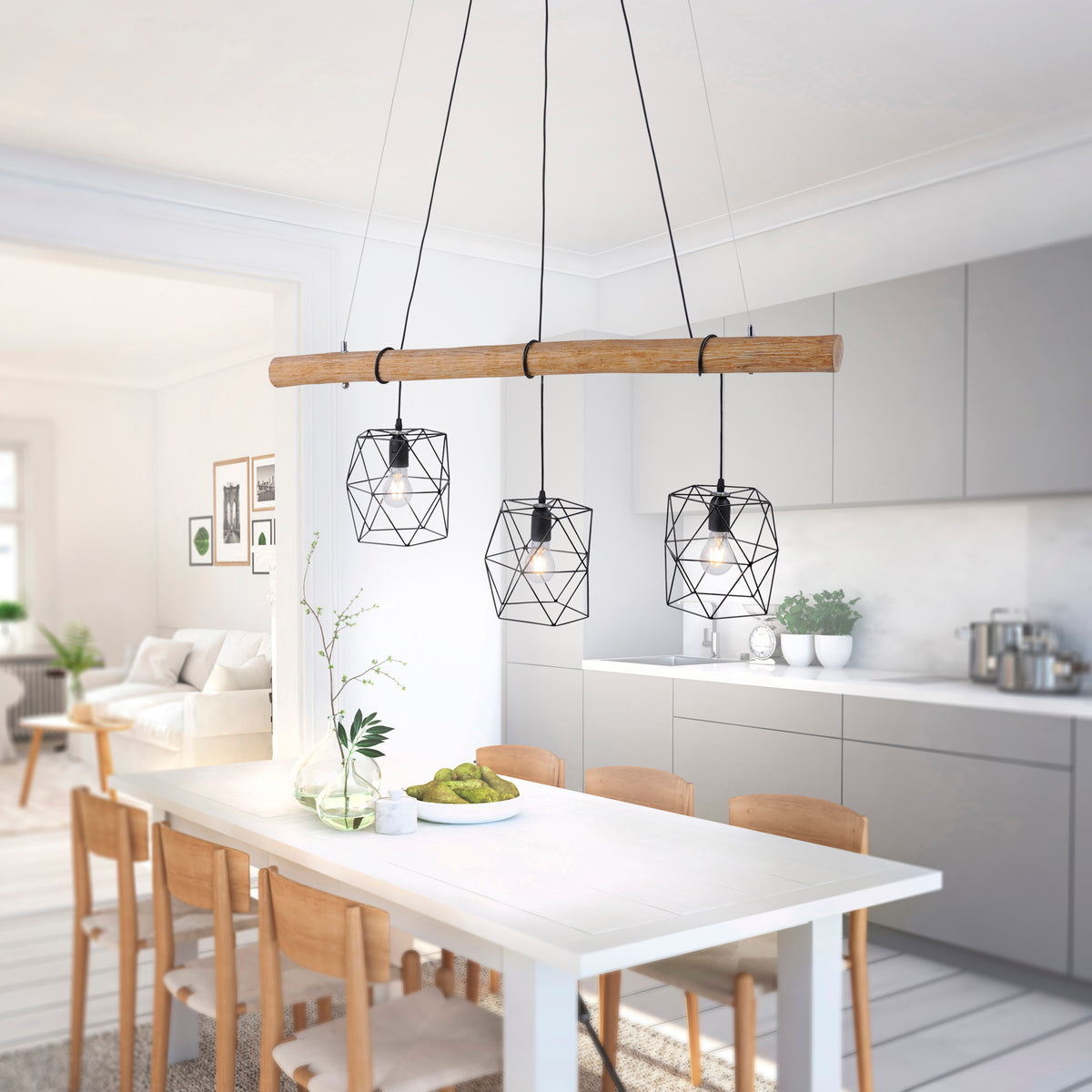 Mise en ambiance au-dessus d'une table de salle à manger dans une cuisine blanche lumineuse