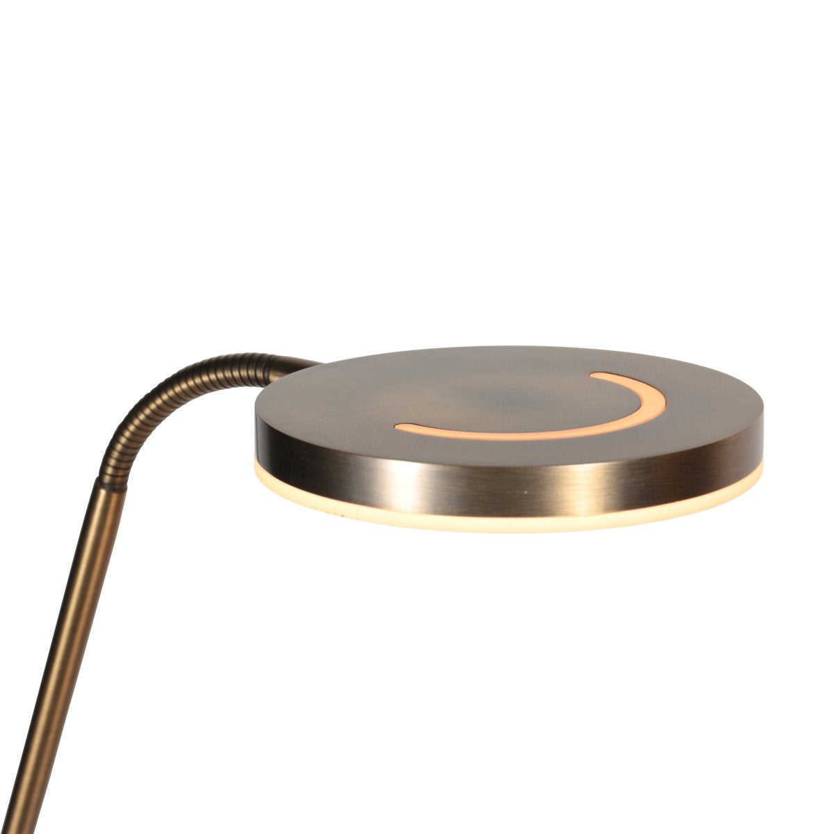 Gros plan sur la tête ronde et le col flexible du lampadaire allumé.