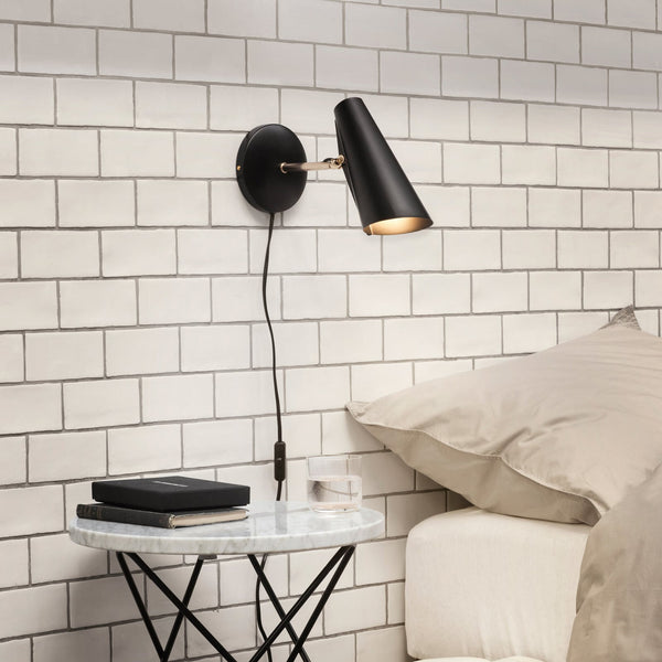 Applique murale Birdy Short en aluminium, noir et laiton, hauteur 19 cm
