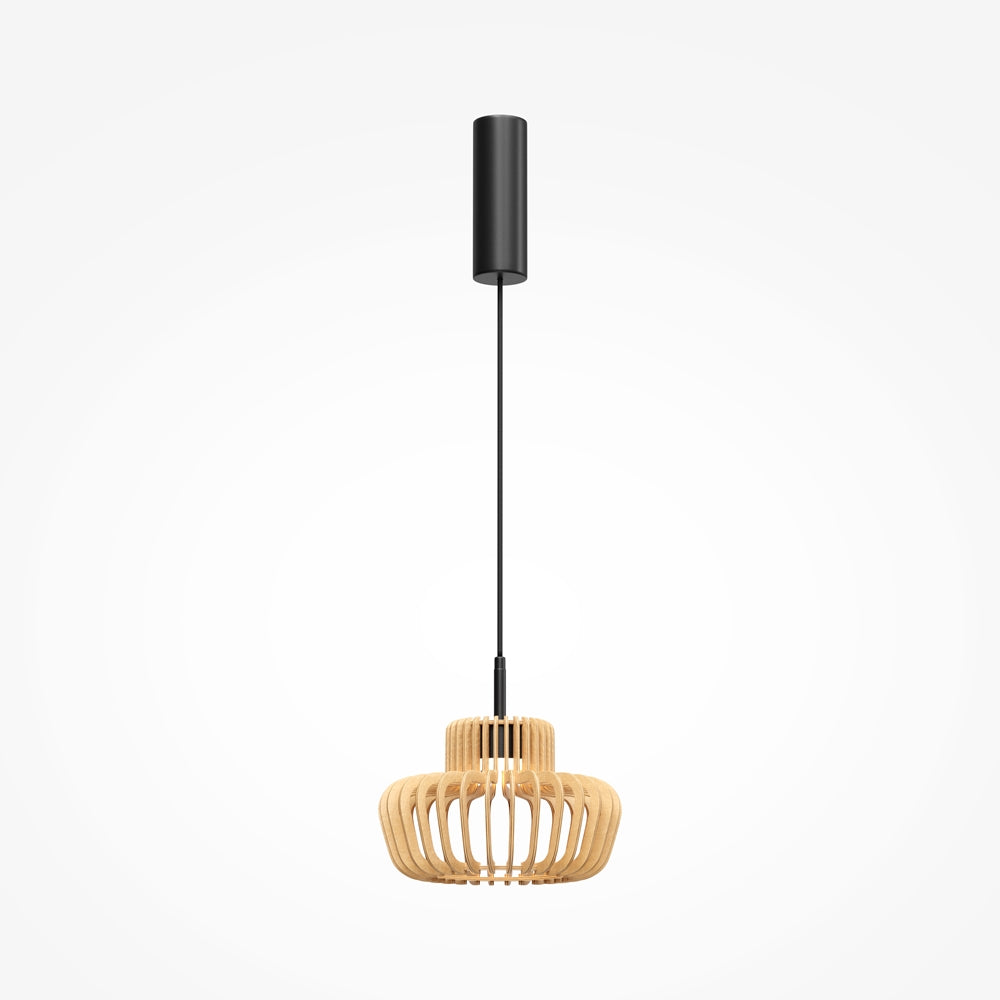 Vue de face du luminaire suspendu noir et bois clair sur fond blanc