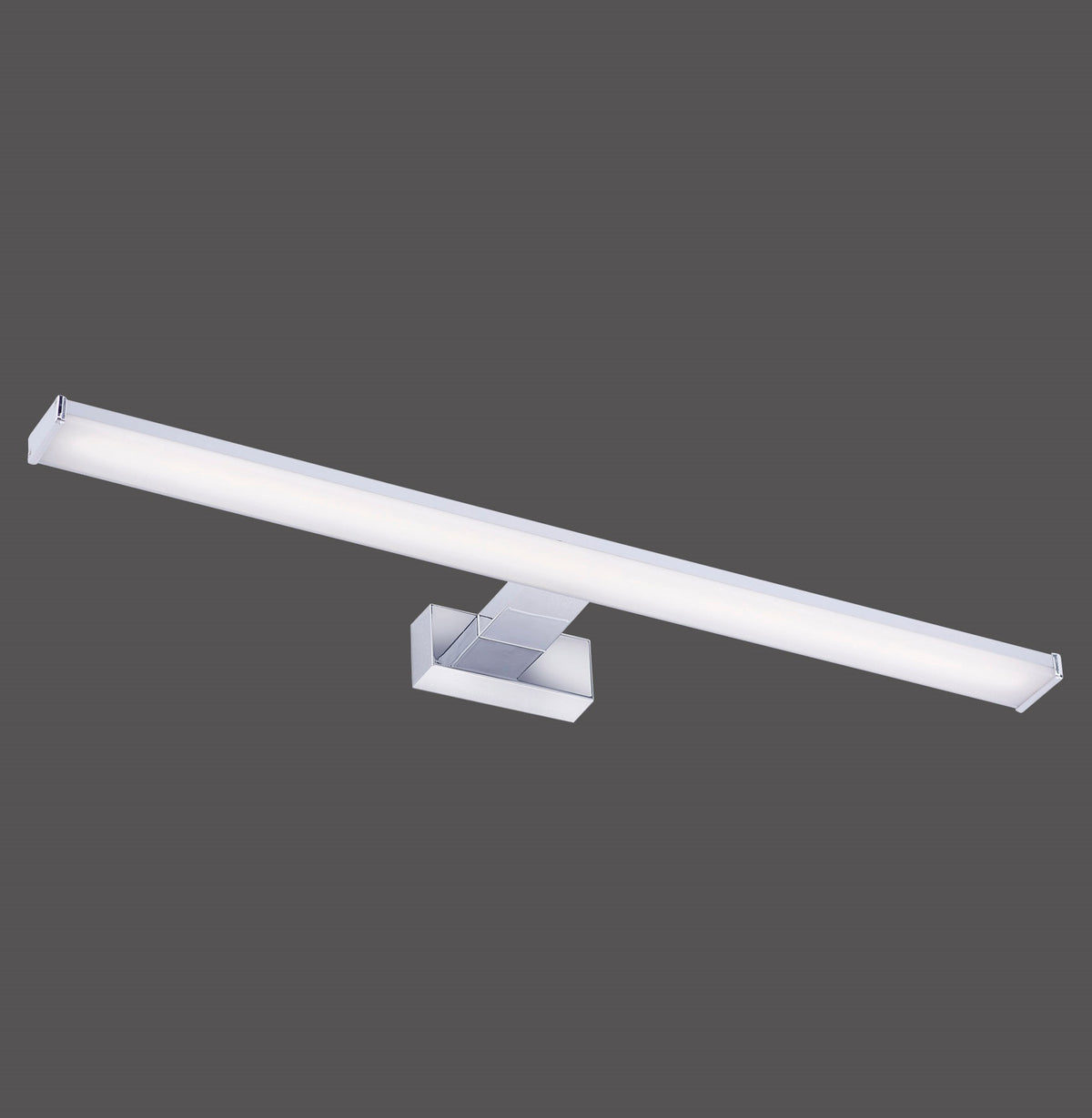 Applique murale chromée en tube LED allongé, vue de face sur fond gris foncé