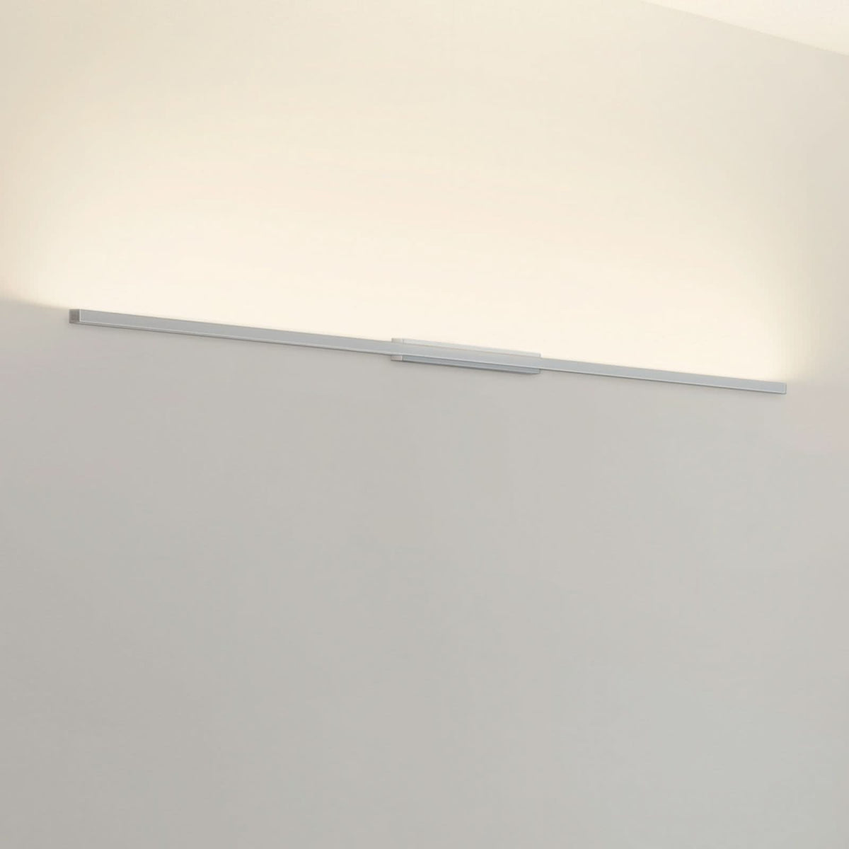 Applique murale LED SpinaLED 150cm 3000 en aluminium, chromé et blanc, hauteur 6,2 cm