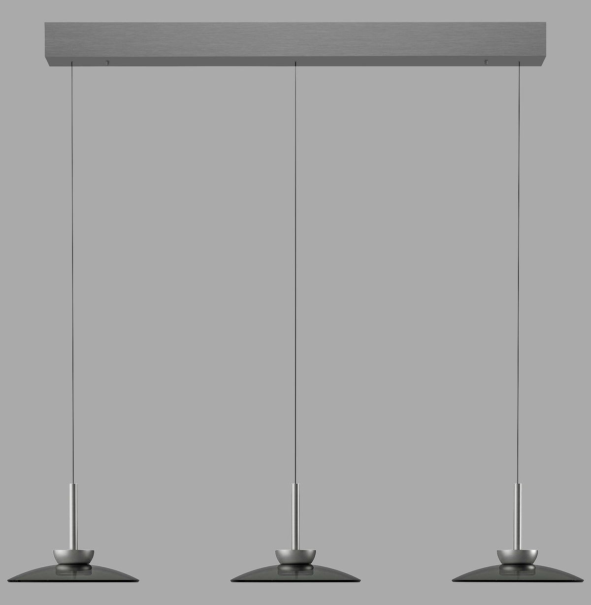 Vue de face du luminaire suspendu à trois abat-jours ronds gris