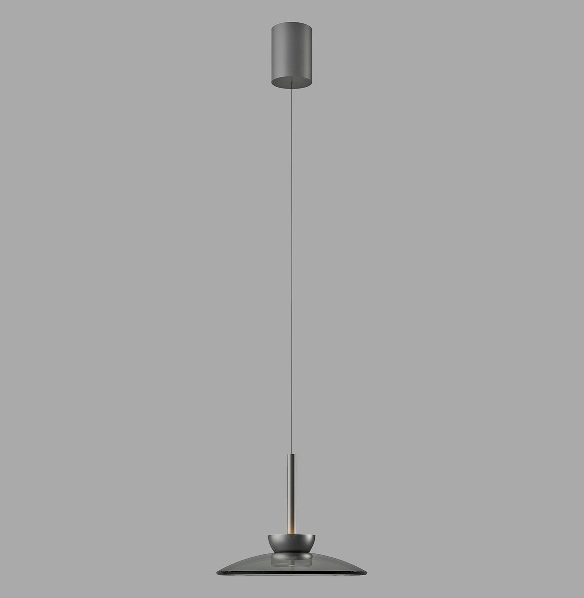 Suspension grise vue de face sur fond gris, câble et rosace visibles