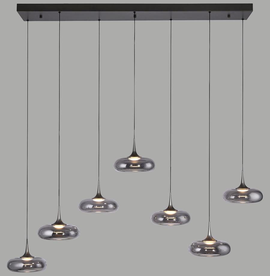 Suspension sept lumières en verre fumé, vue de face sur fond gris neutre