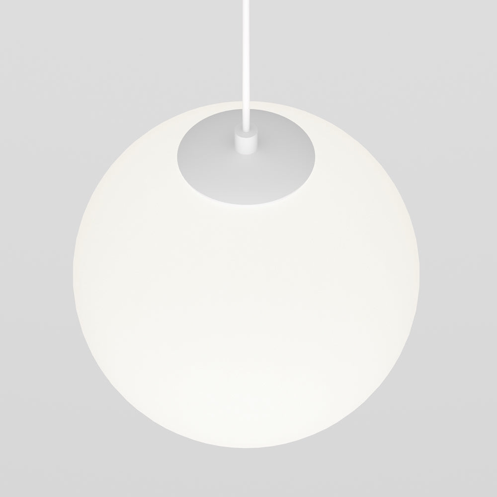 Détail du globe blanc vu de dessous, ouverture sommitale et tige de fixation